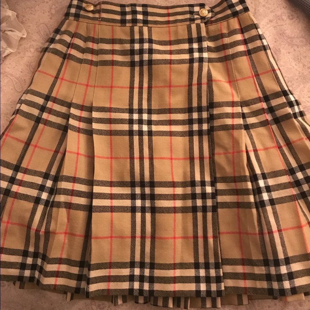 Vintage Burberry skirt fits like XS